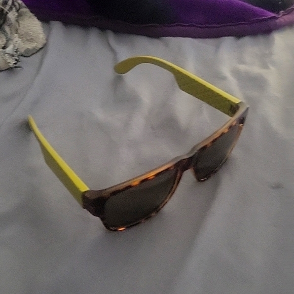 Womens Carrera sunglasses brown and gold 😎 - Picture 2 of 7